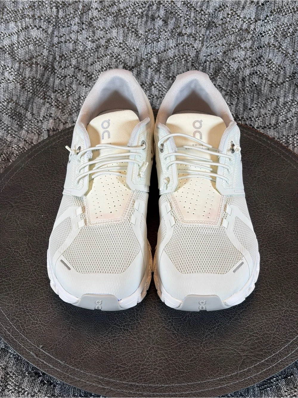 On Cloud 5 running shoes Women's 9.5 Ice / White - Picture 3 of 7